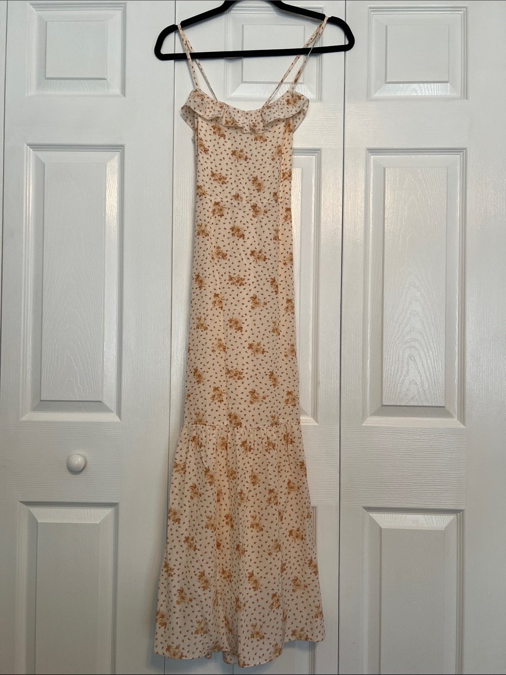 & And Other Stories Women’s Cream Floral Maxi Dress with Ruffle Neckline